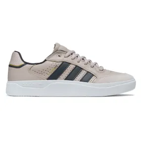 Adidas Tyshawn Low Shoes - Wonder Taupe/Carbon/Gold Metallic Everyday Look
