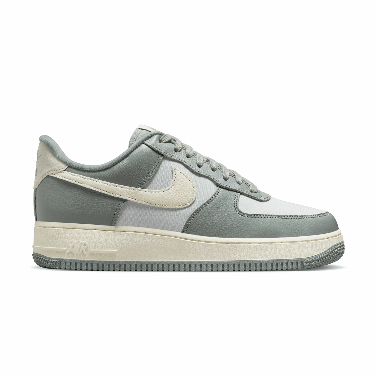 Sand Stroll Air Force 1 '07 LX 'Mica Green'