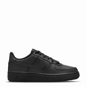 Air Force 1 Low - Youth running with a water bottle
