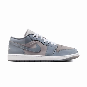Lightweight Gear Air Jordan 1 Low SE 'Concord'