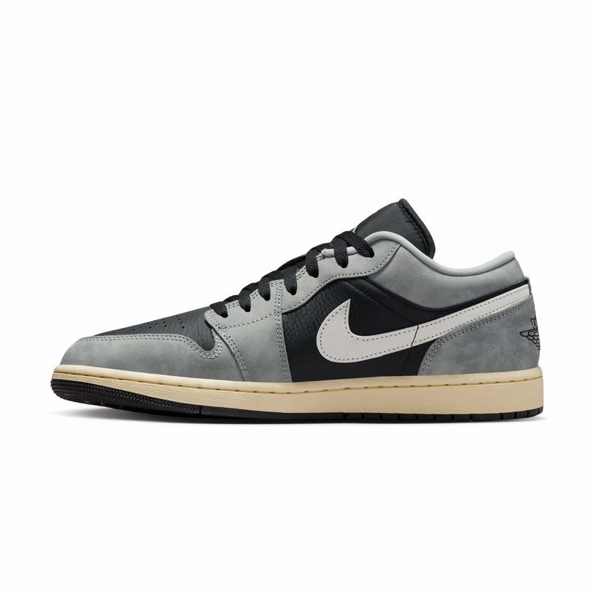 Comfort Step Air Jordan 1 Low SE 'Light Smoke Grey'