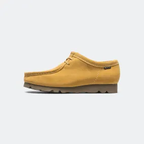 Versatile Silhouette Everyday Style Wallabee GTX - Golden Tan Suede