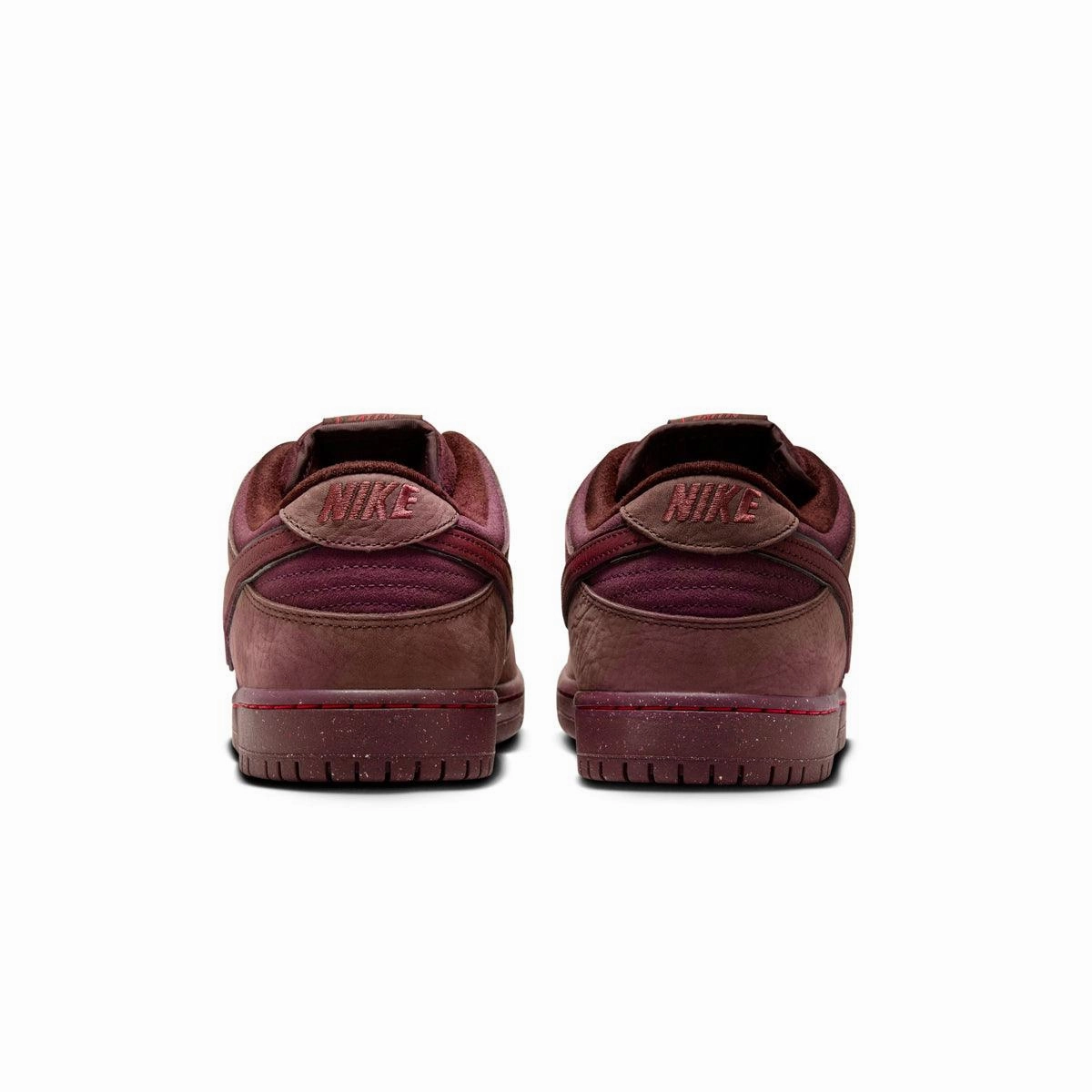 Distinctive cushioning SB Dunk Low Premium 'City of Love'