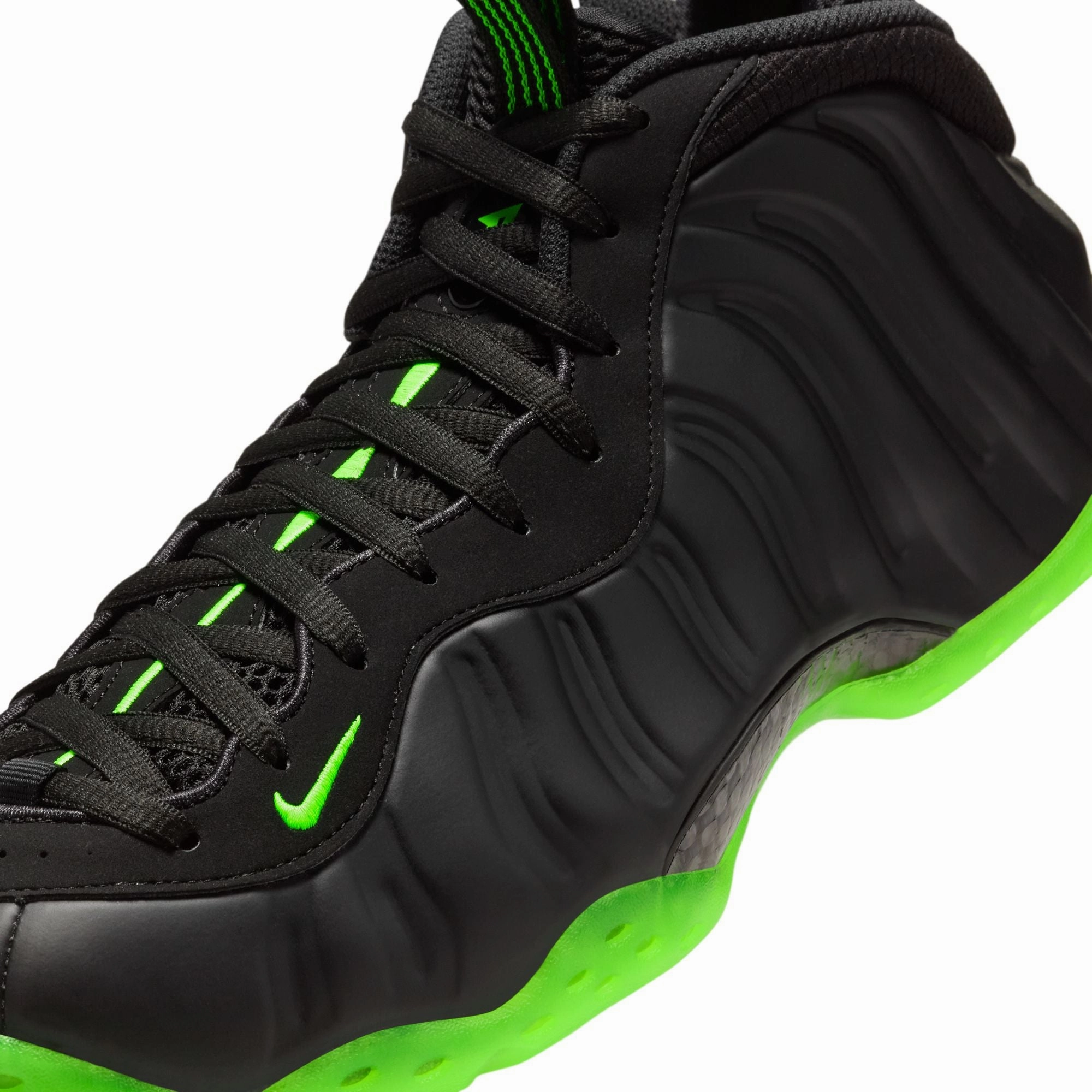 Energy-enhancing Nike Mens Air Foamposite One Shoes