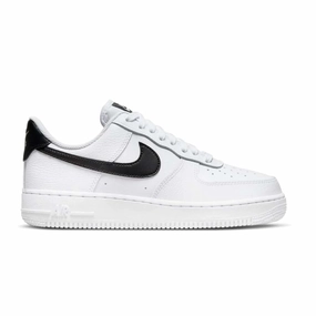 Fashion-forward materials Wmns Air Force 1 'White Black'
