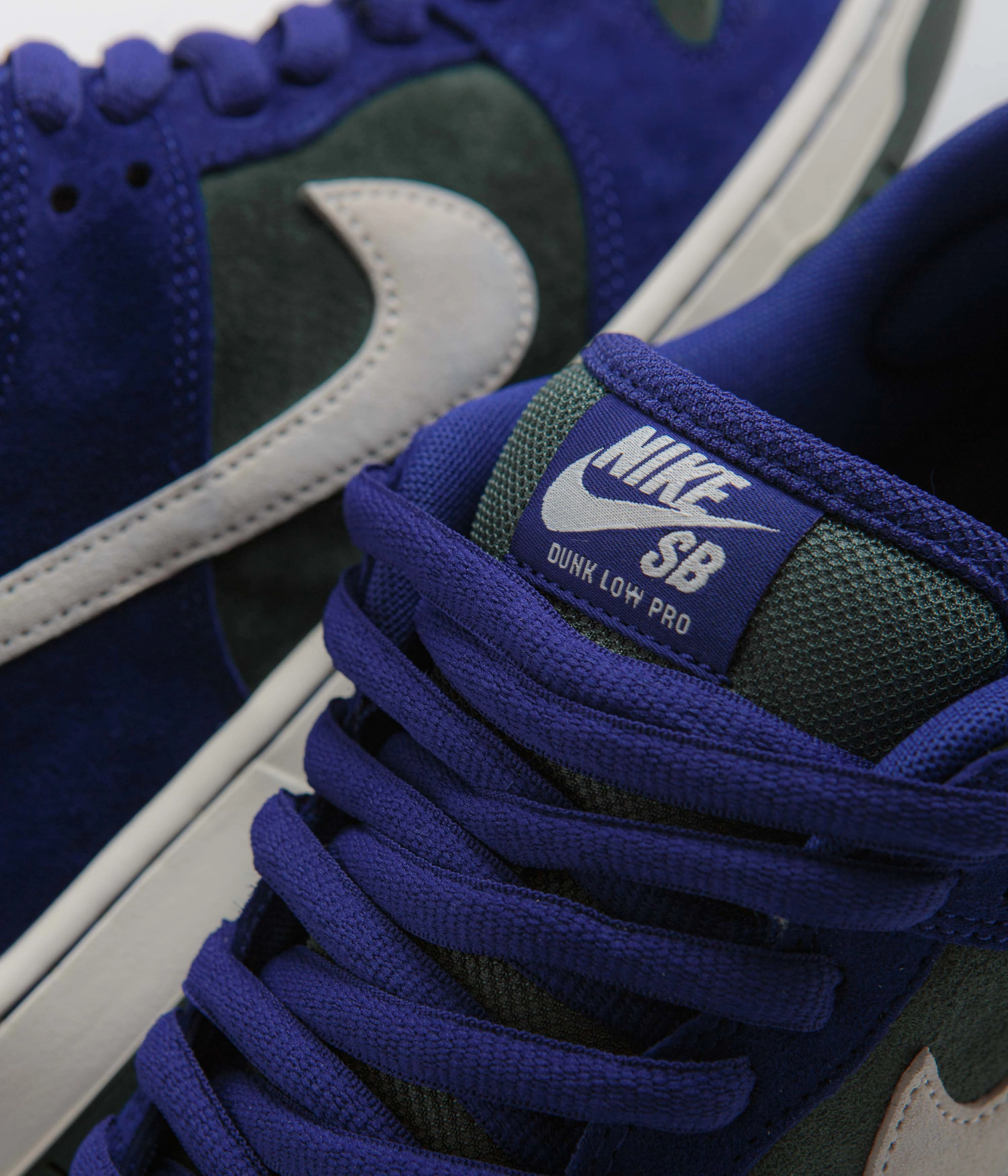 Flexibility Feature Nike SB Dunk Low Pro 'Wildcard' Shoes - Deep Royal Blue / Sail - Vintage Green