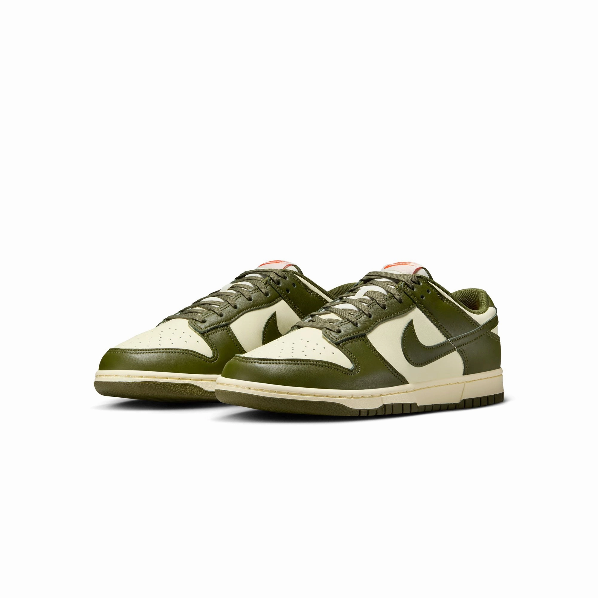 Nike Mens Dunk Low Retro Shoes Chic Design
