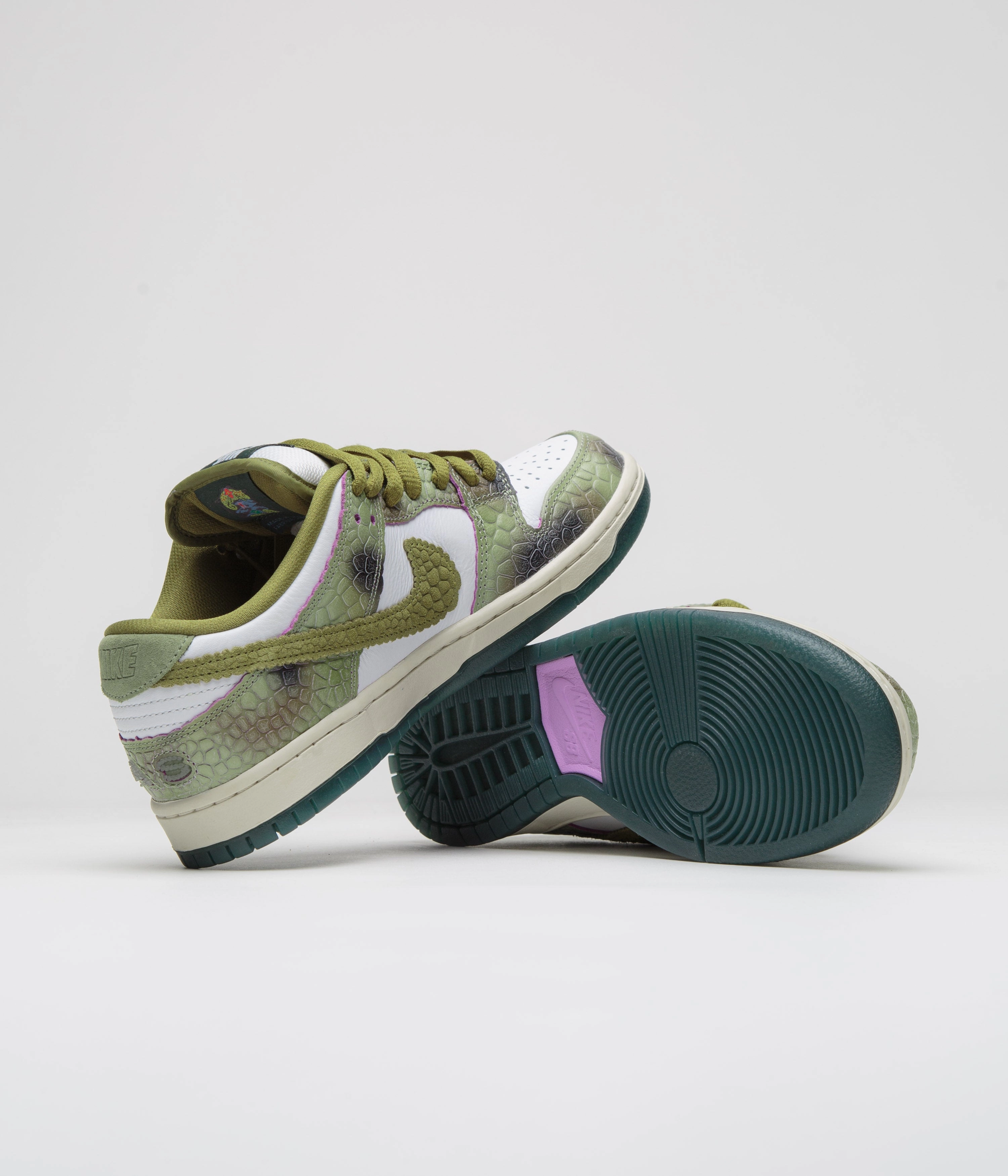Nike SB x Alexis Sablone Dunk Low Pro 'Chameleon' Shoes - Oil Green / Desert Moss - White Easy On And Off
