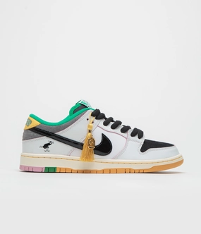 Nike SB x CSEF Dunk Low Pro Shoes - Summit White / Black - White - Iron Grey solo running shoes