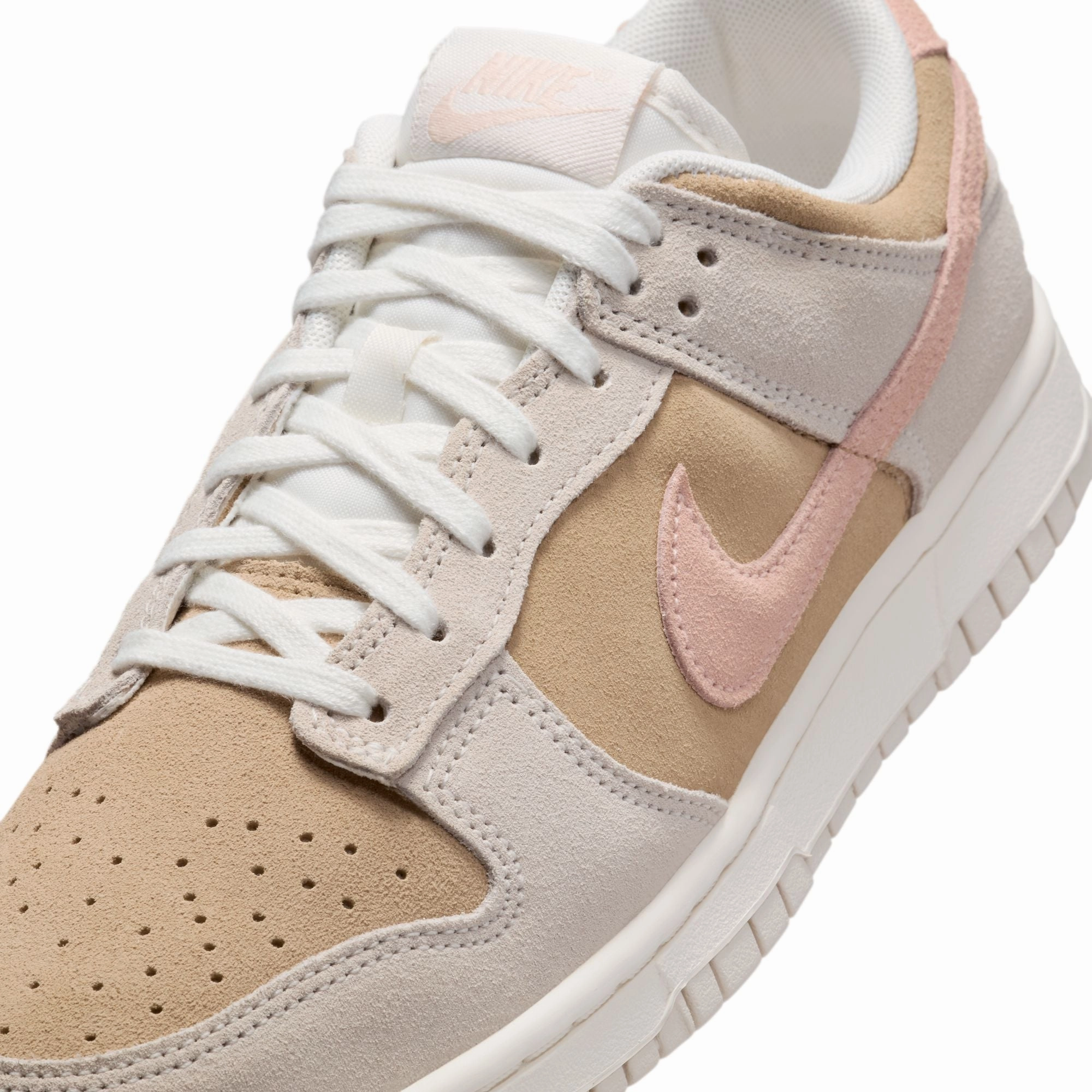 Nike Womens Dunk Low Shoes Cushioned lining