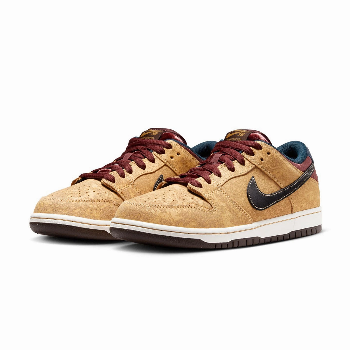 SB Dunk Low Pro 'City of Cinema' Iconic design