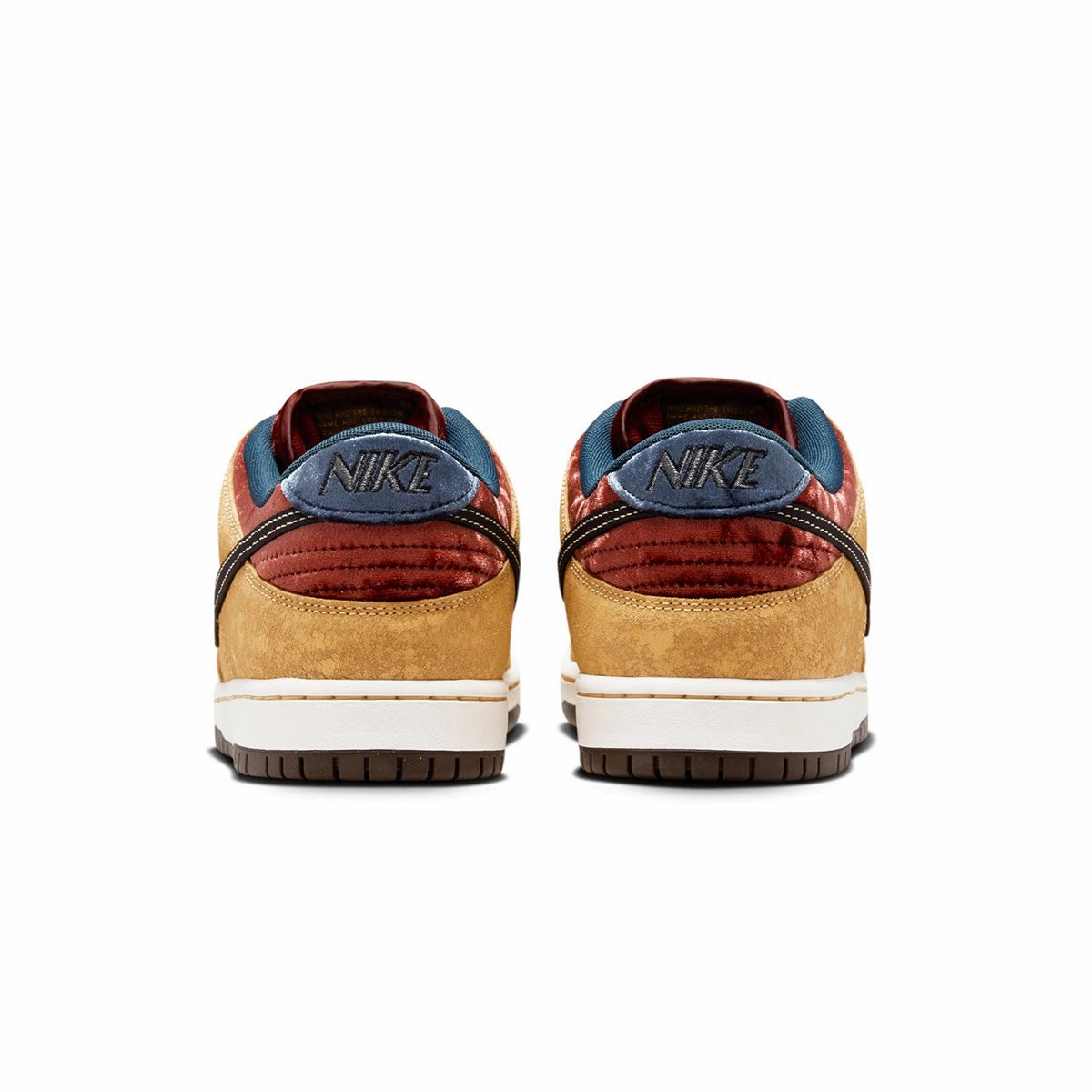 SB Dunk Low Pro 'City of Cinema' Iconic design