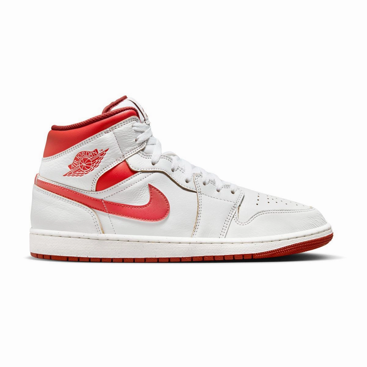 Fashion-forward materials Timeless Design Air Jordan 1 Mid SE 'Dune Red'