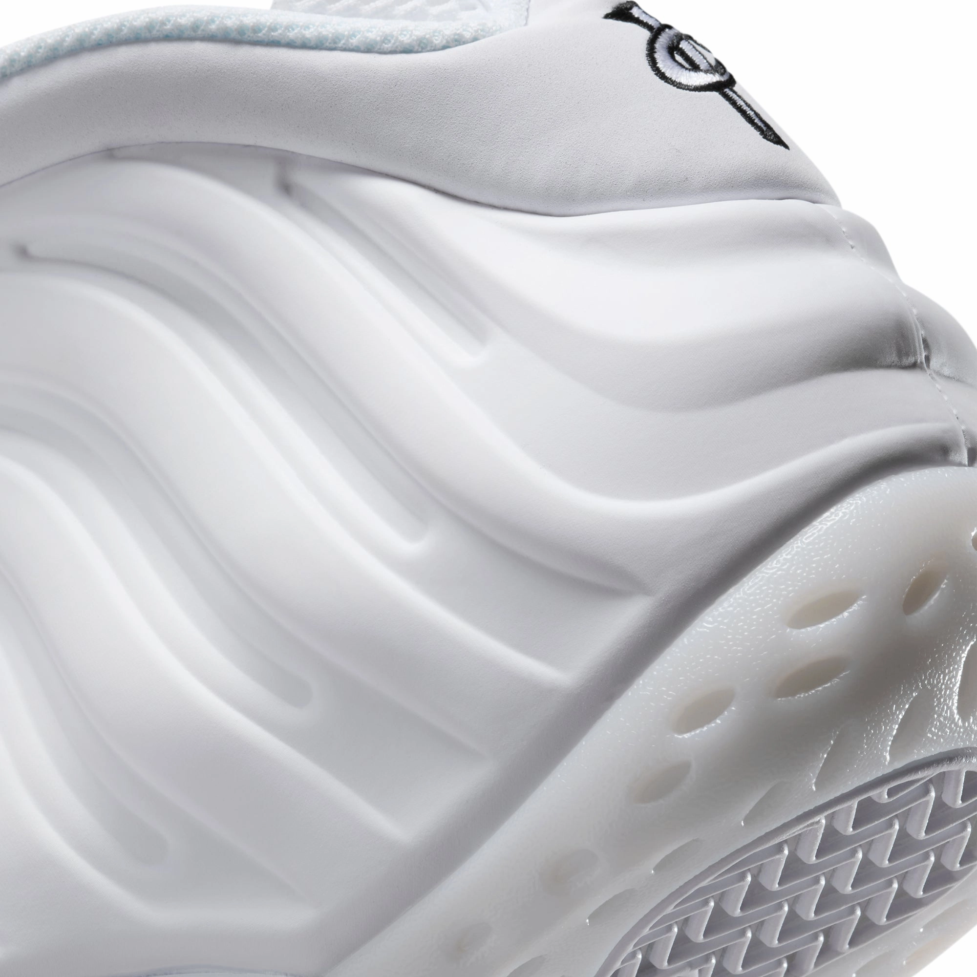 Streamlined grip Nike Mens Air Foamposite One Shoes