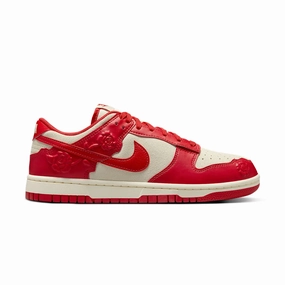 Wmns Dunk Low 'Red Roses' Plush Fit Quick Walk