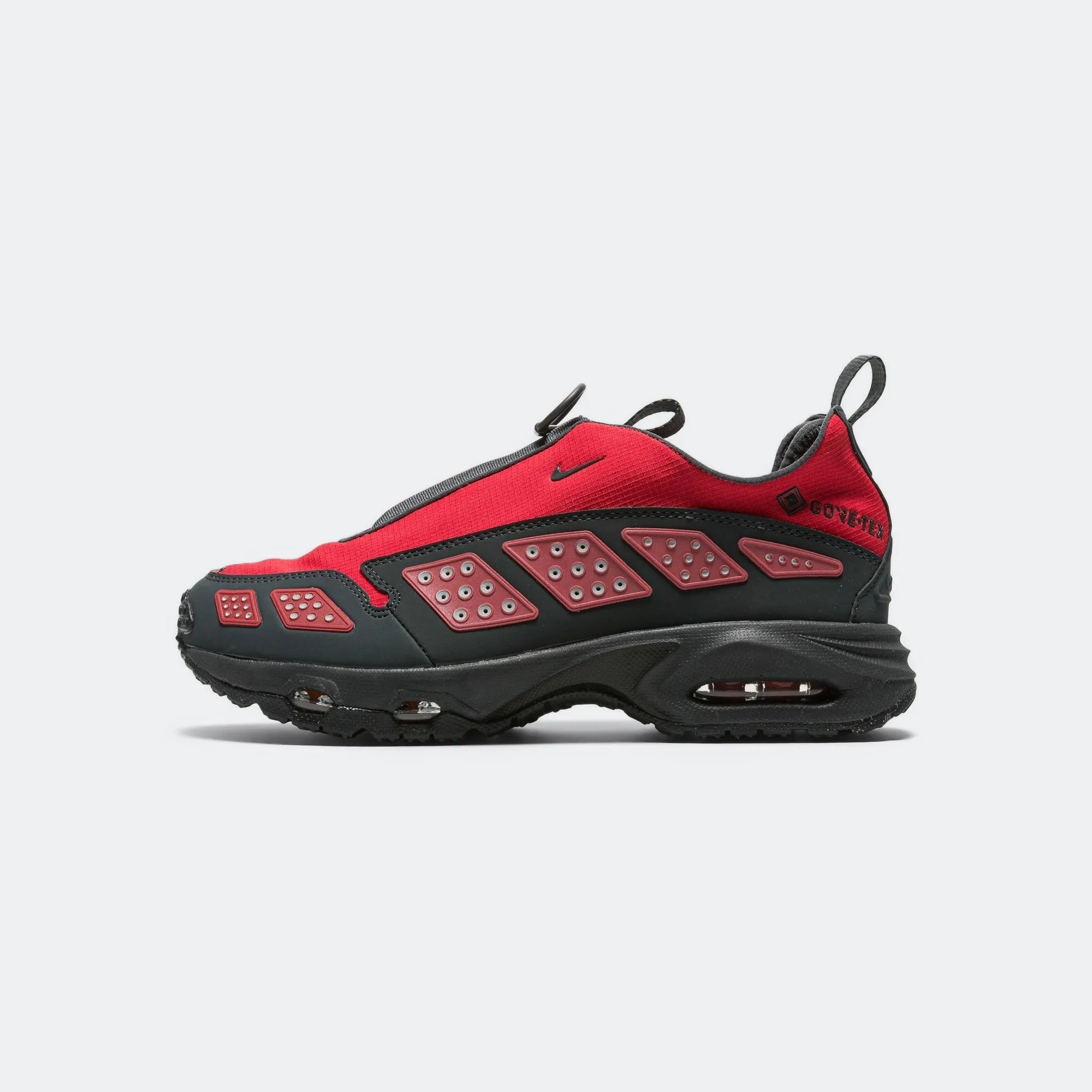 Womens Air Max SNDR GORE-TEX - Hyper Crimson/Dk Smoke Grey-Fire Red Fashion Forward Supportive support
