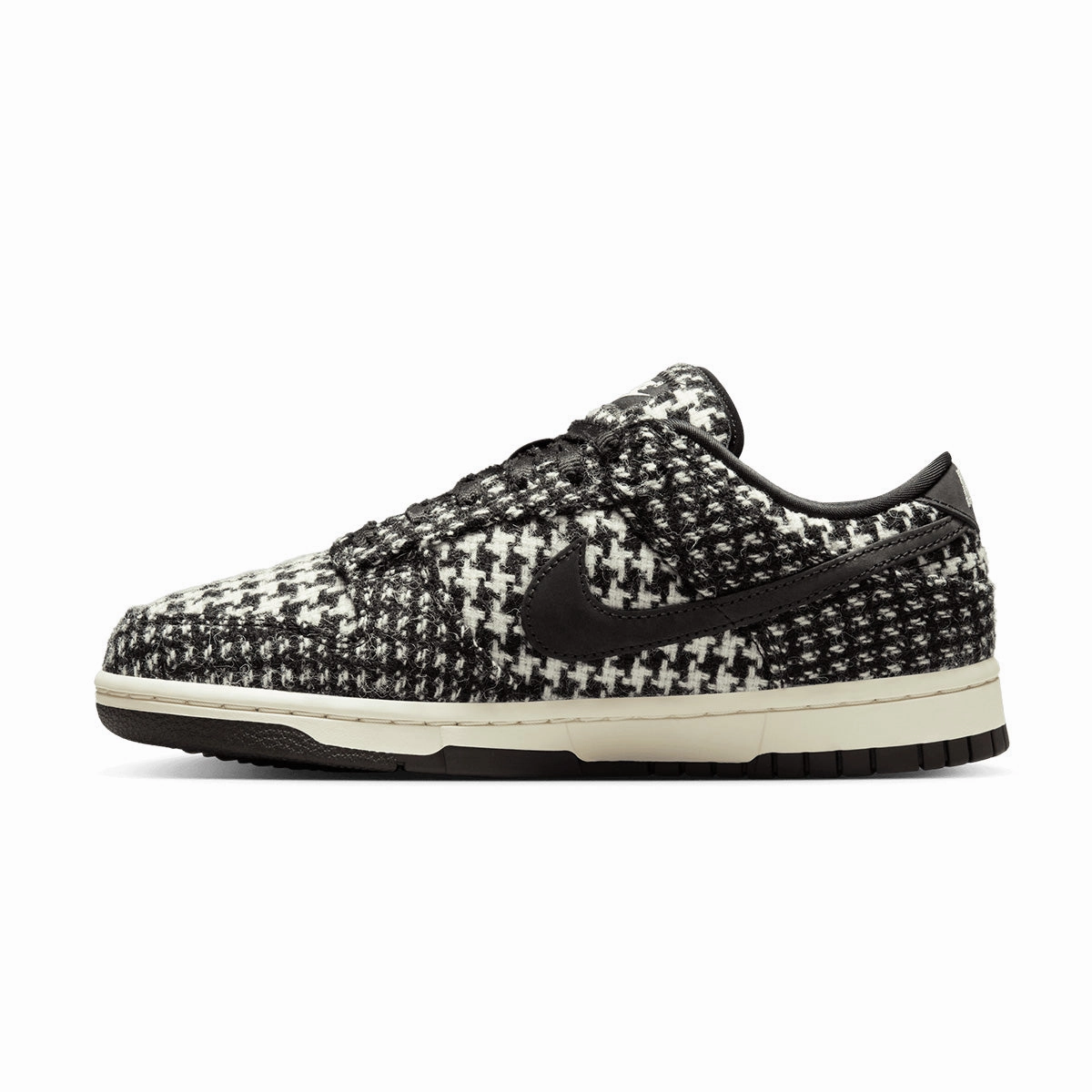 Travel Step Move Glide-Out   Harris Tweed Wmns Dunk Low 'Black Phantom'
