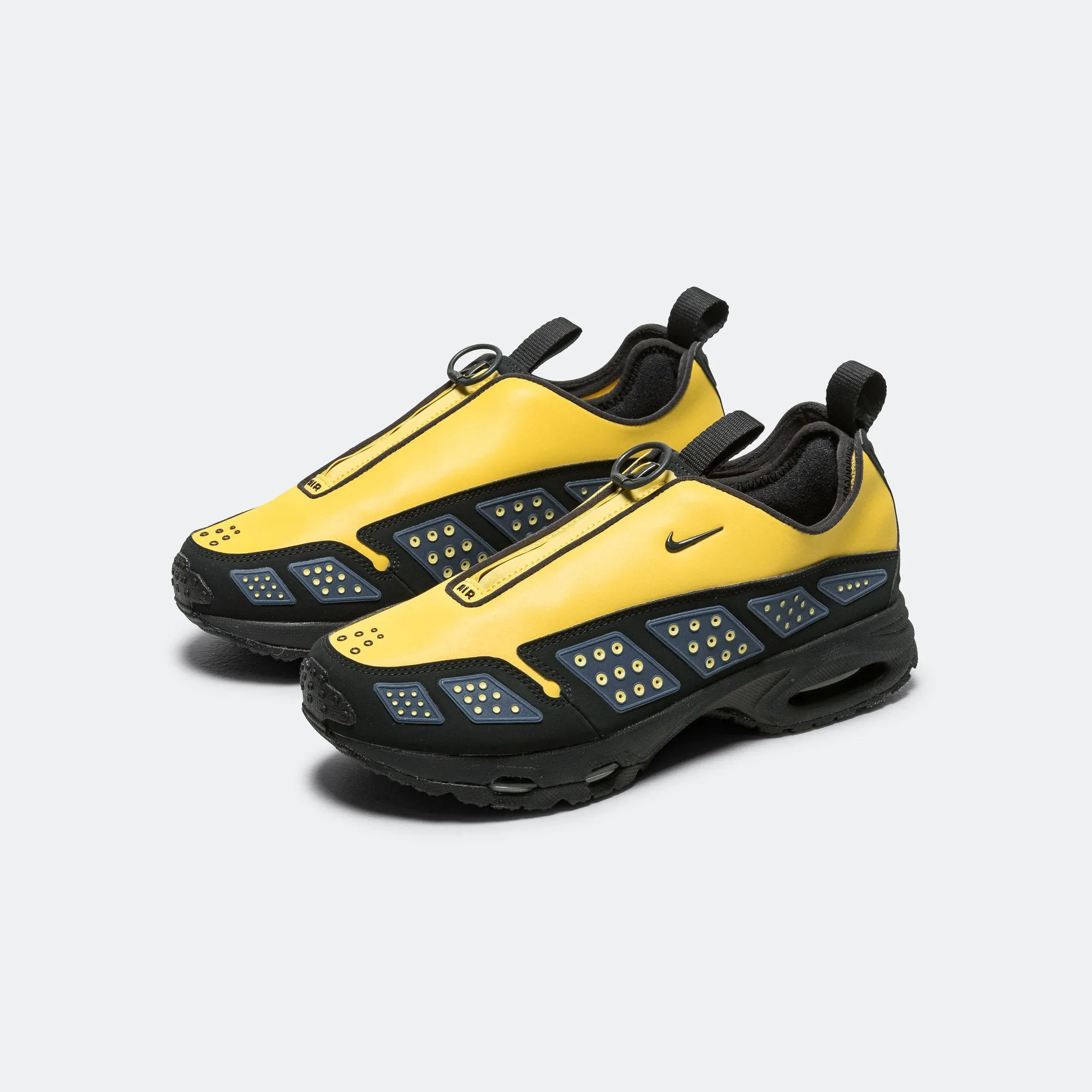 Womens Air Max SNDR - Saturn Gold/Off Noir-Diffused Blue-Black Effortless Style